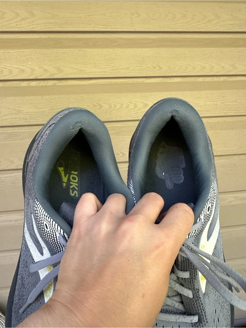 Size 11.5 - Brooks Ghost 16 Extra Wide Primer Grey Lime.